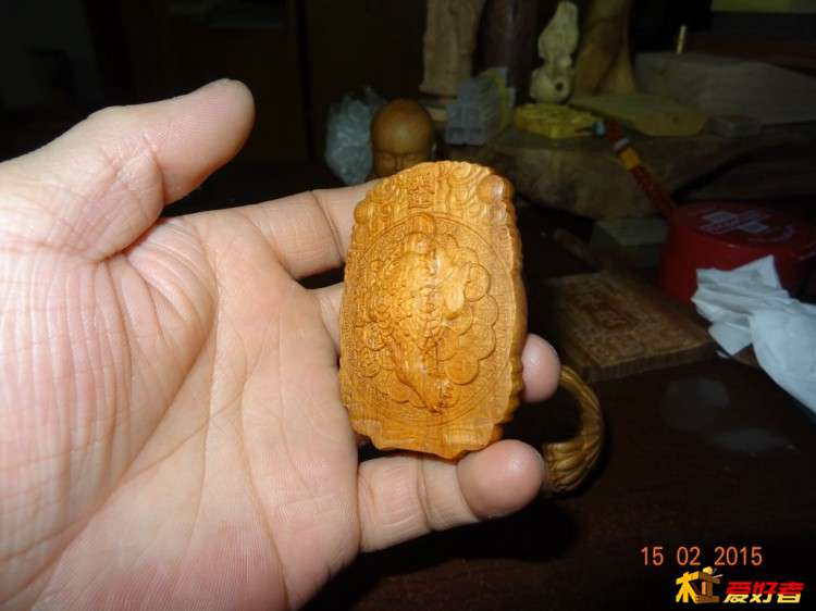 第一次的试验品，铁琉璃，中间留了5mm有点小了，后来做了个紫光檀的双面分别雕8mm中间留了大概10mm效果很好 ...