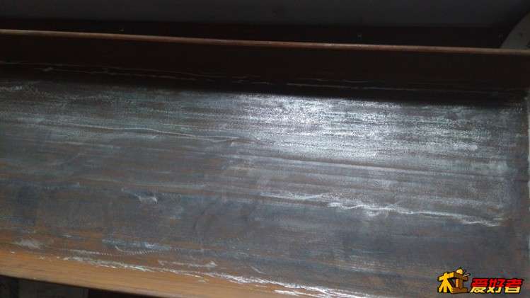 槽钢背面磨平，准备粘结1厘米厚钢板