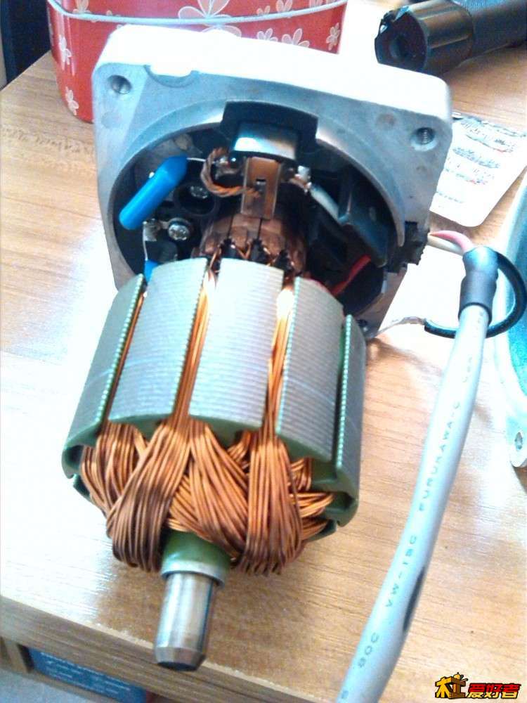 140437eedue7mt6dte8ssd.jpg