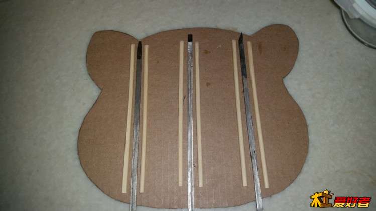 用一次性筷子劈成两半