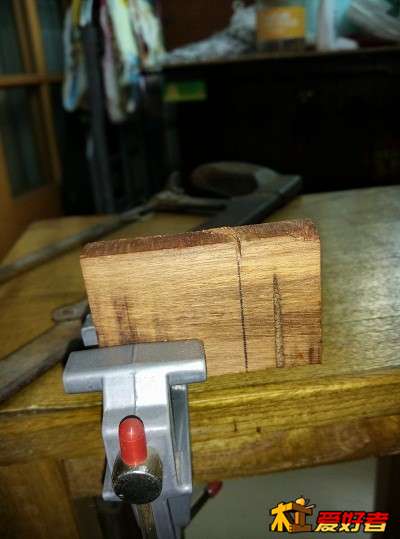 挂钥匙上，指定要441，没办法，结果凳子不稳锯歪掉了
