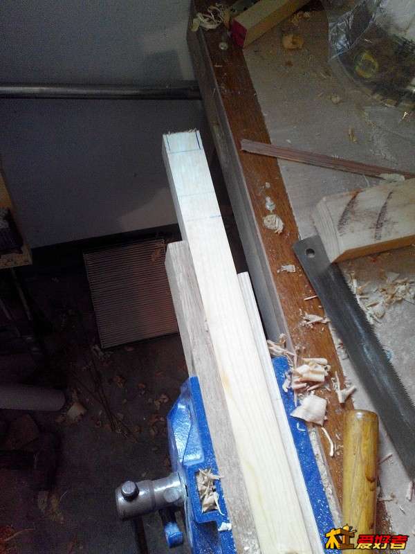 刨料做锯的两边两根，松木的