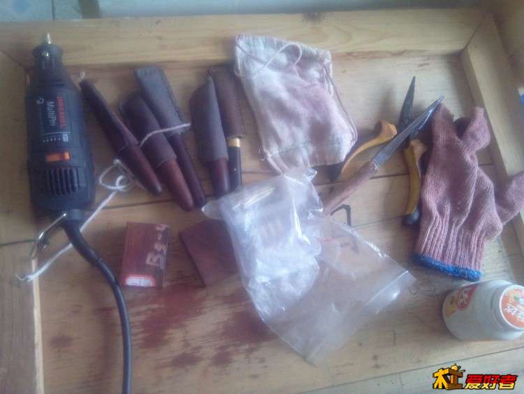 工具来个合集，至于刻刀为什么要做得这么骚气呢？那是因为以前DIY刀的时候切割下来的边角料，宽不过1厘米以 ...