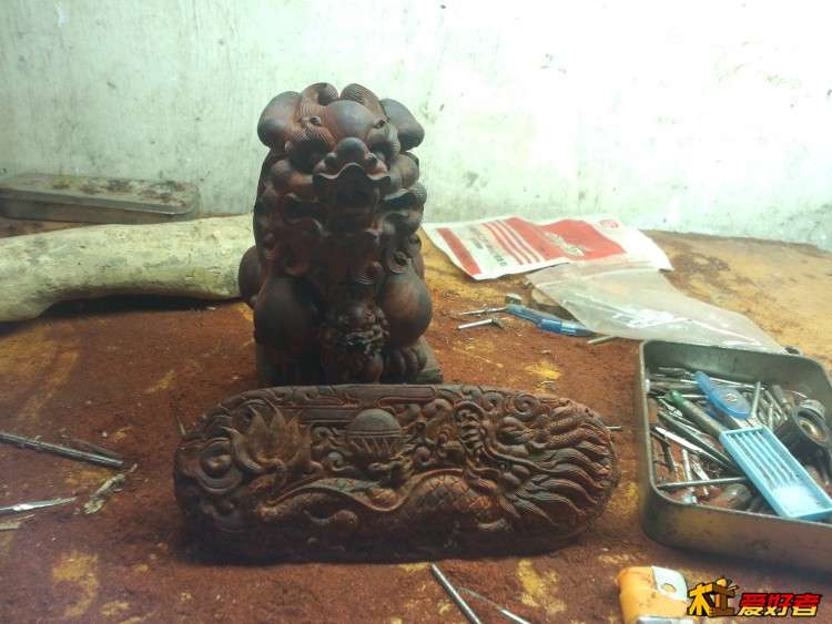 手工雕刻母狮