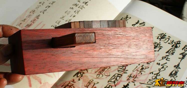 柏楠兄嘱红花梨直方锁扣印床金乙堂造 (13).jpg
