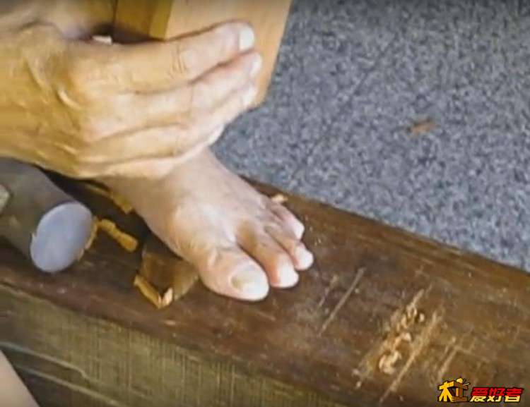 鹿港司前凳面划痕1.jpg