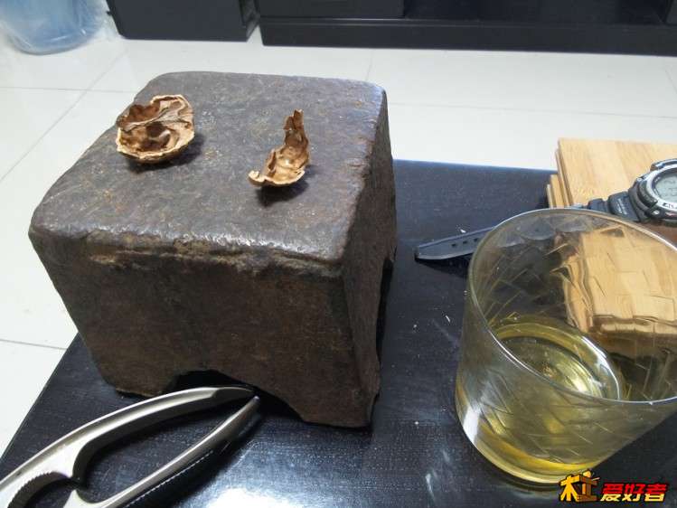 小铁砧子被我媳妇砸核桃用了