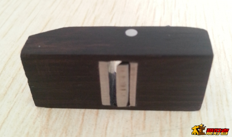 刀刃磨的有点烂。