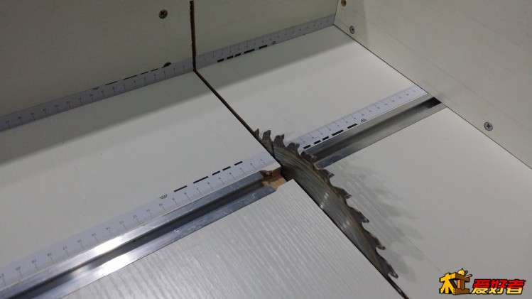 以锯路为起点的标尺。