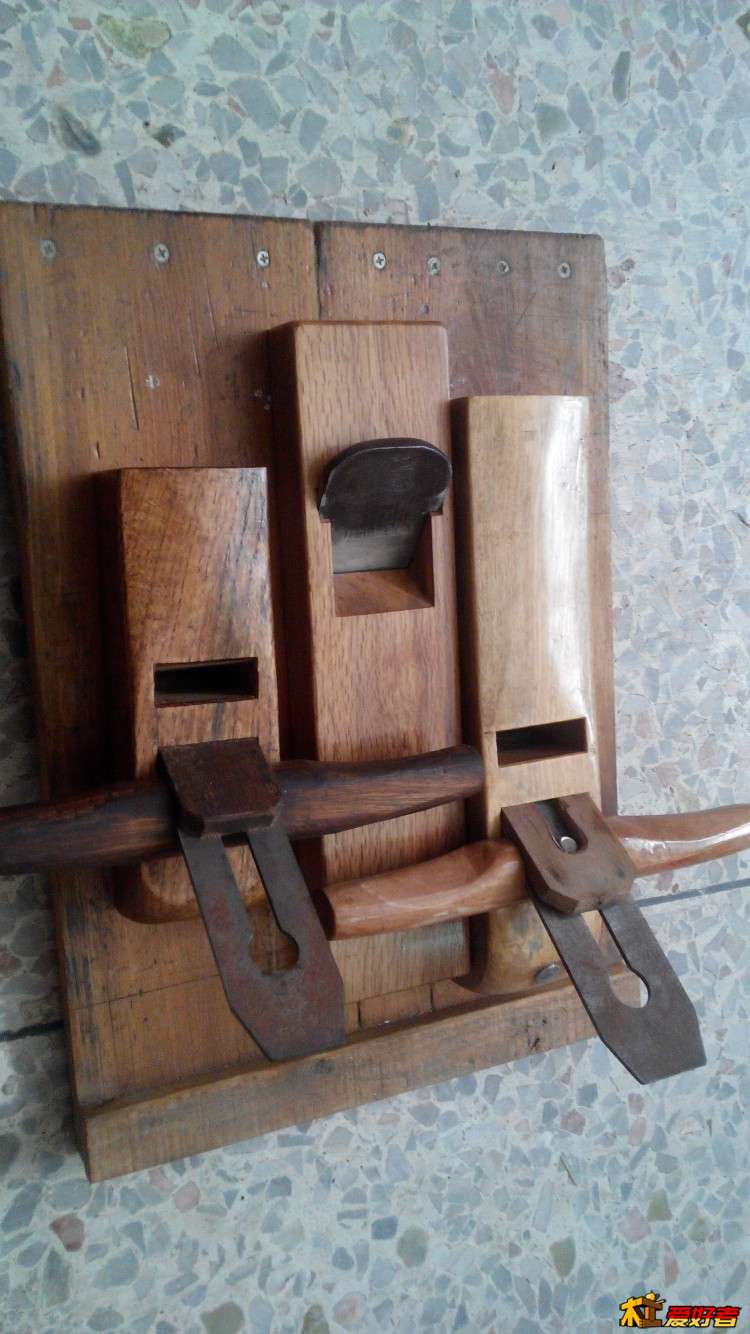 工具中就最喜欢刨子了。每次看到别人的刨子都会细心的观察之后想法仿制。