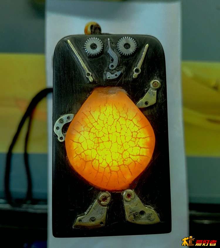 做完后别人告诉我这叫鱼石或鱼喉骨，上网一查还真有卖的。