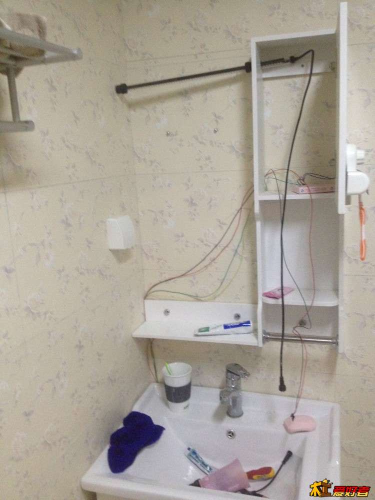 以前的鱼缸灯DIY个镜前灯