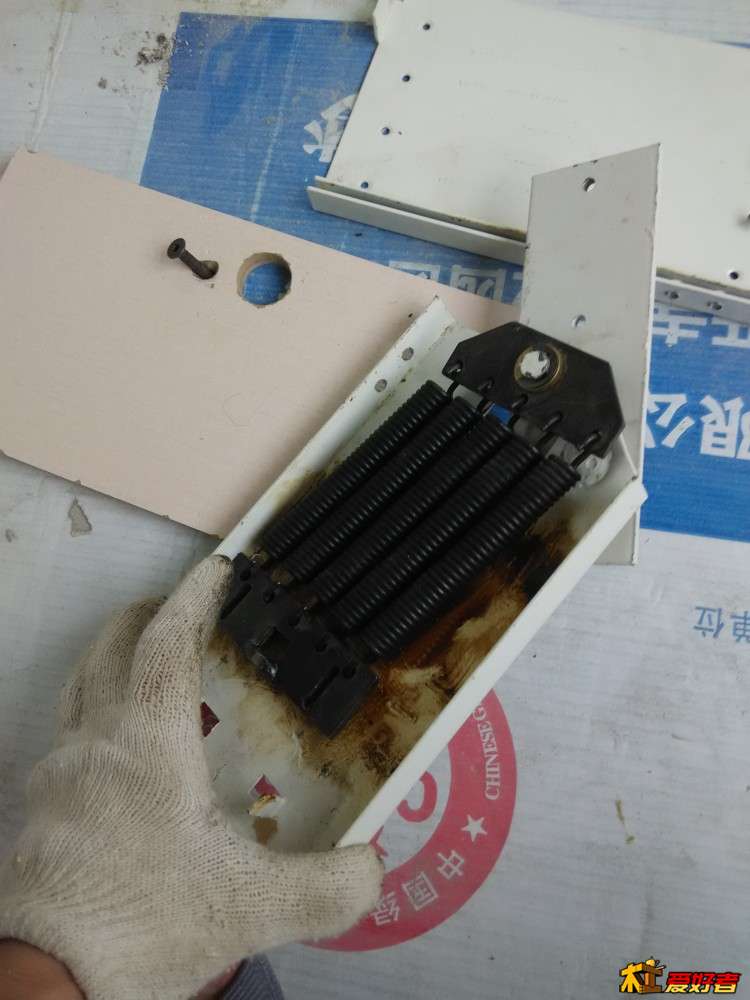 隐形床，铰链