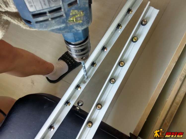 准备安装隐形防盗窗