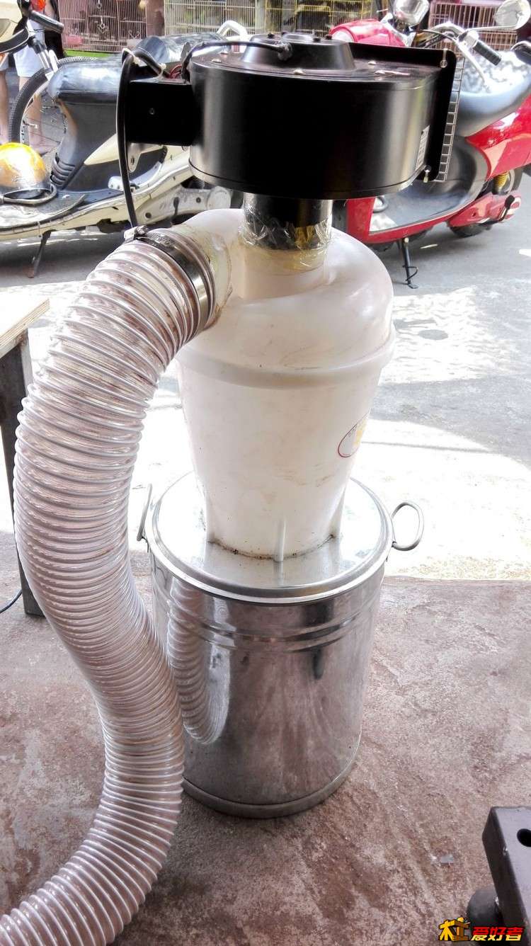 旋风集尘器，135元有点小贵，集尘桶去附近市场买的星铁皮桶，只要28元，好用超值