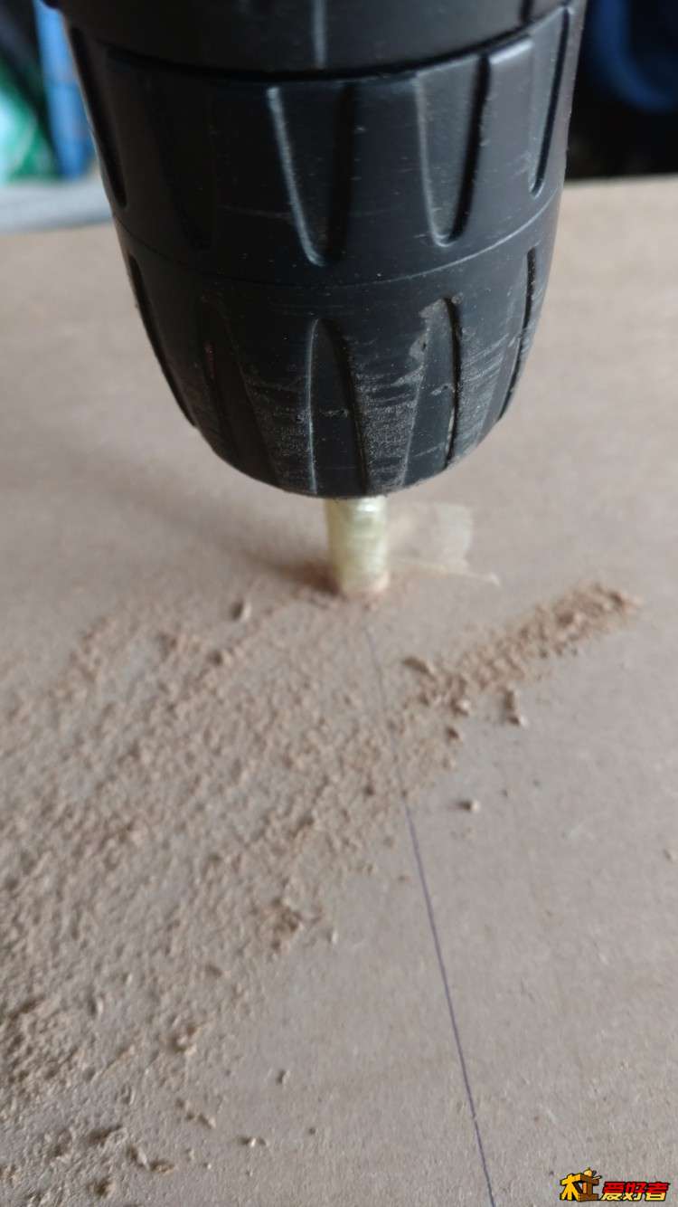 打孔。
