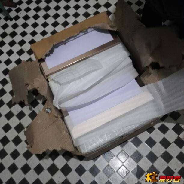 210557m03s82smes0rble0.jpg
