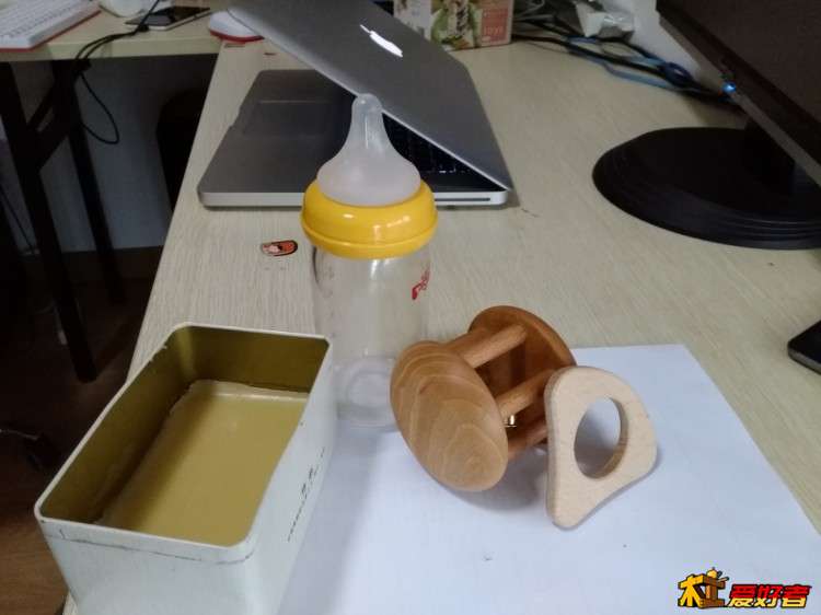 女儿的玩具（茶花籽油+蜂蜡，比例 3：1）