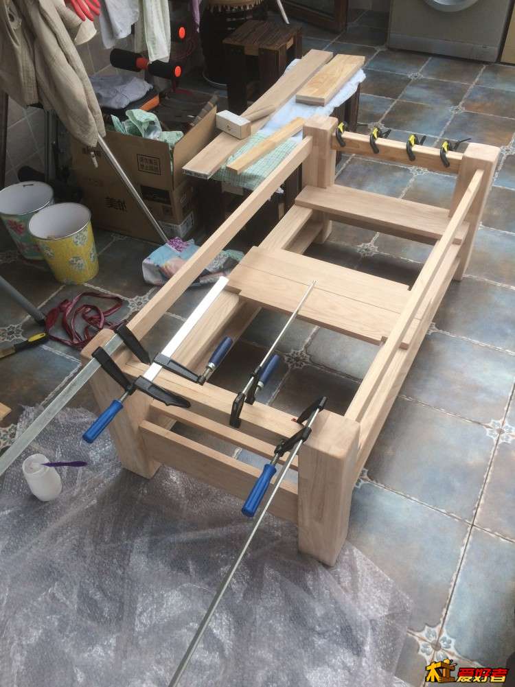 上层的四条横撑粘接一块板条做加强