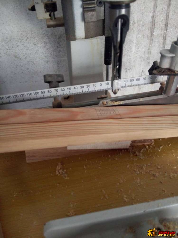 上方榫，注意看辅具在底下