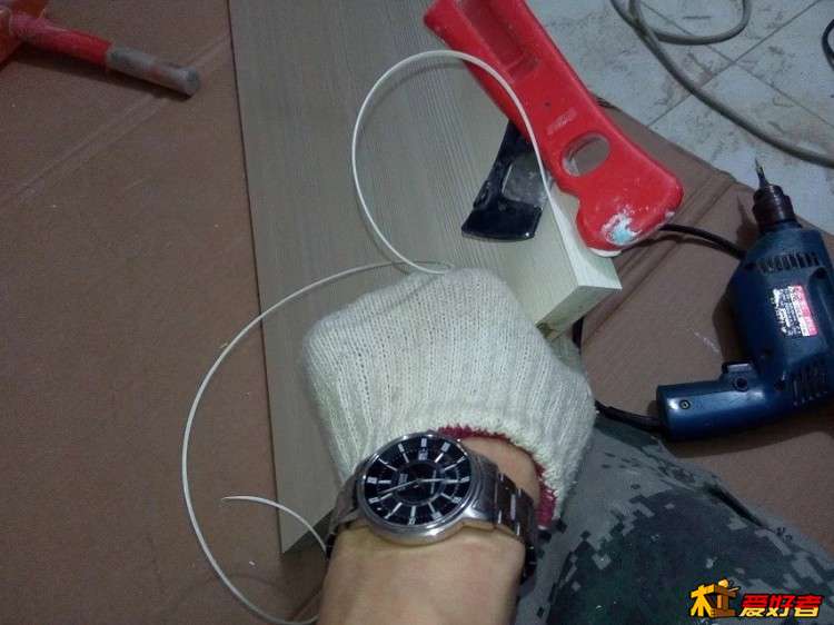 以前在上班路上拾到的刀具，那时还不知道是做什么的，现在派上了用场