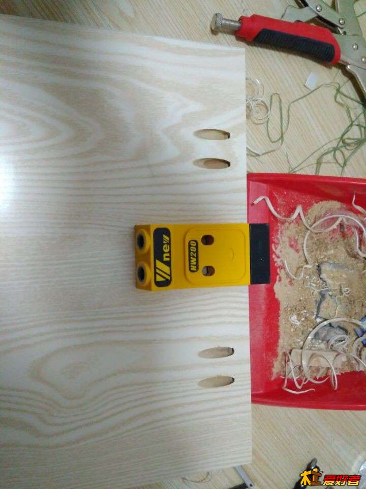 斜孔，方便实用，缺点是打几个眼之后就发烫厉害。。