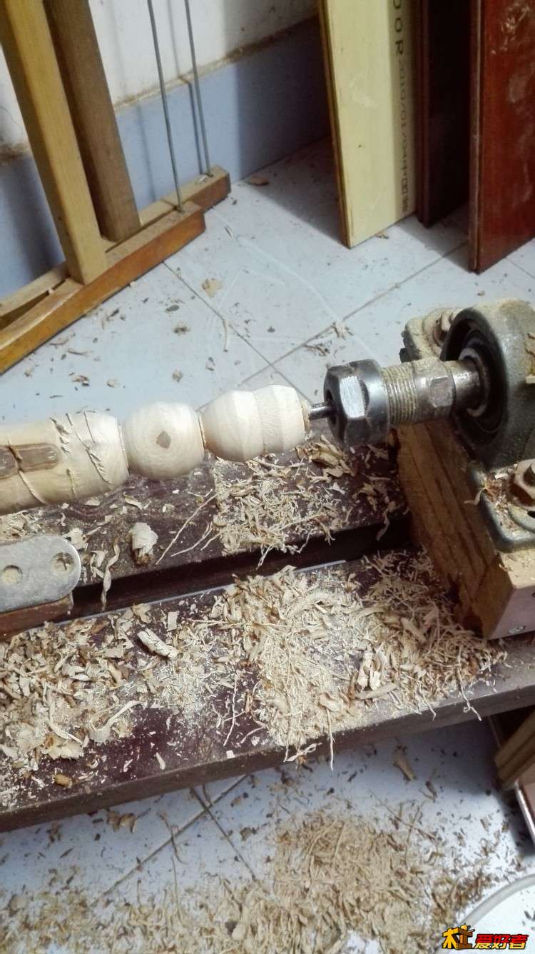 用小木车车一个小把手，天竺桂的木头，车起来很香