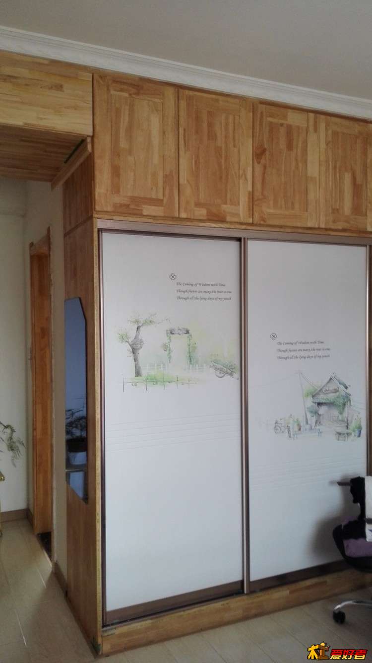主卧衣柜2（推拉门是网上订做，自己装上云的，颜色有点不搭）