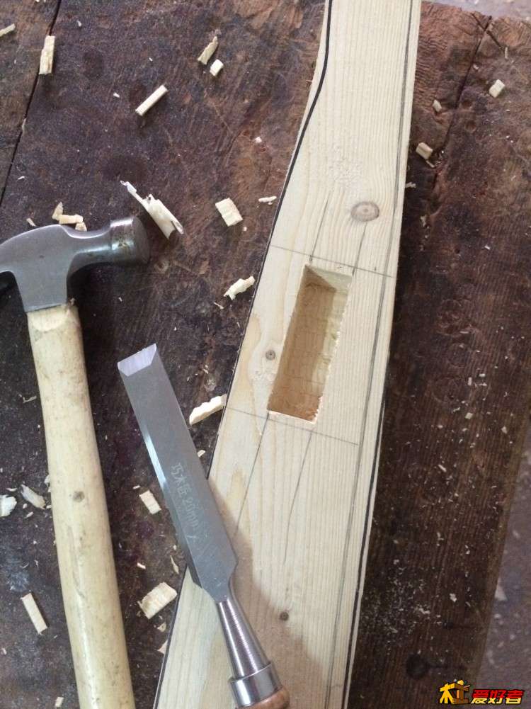 巧木匠的凿子质量太差，开一个隼就满是缺口