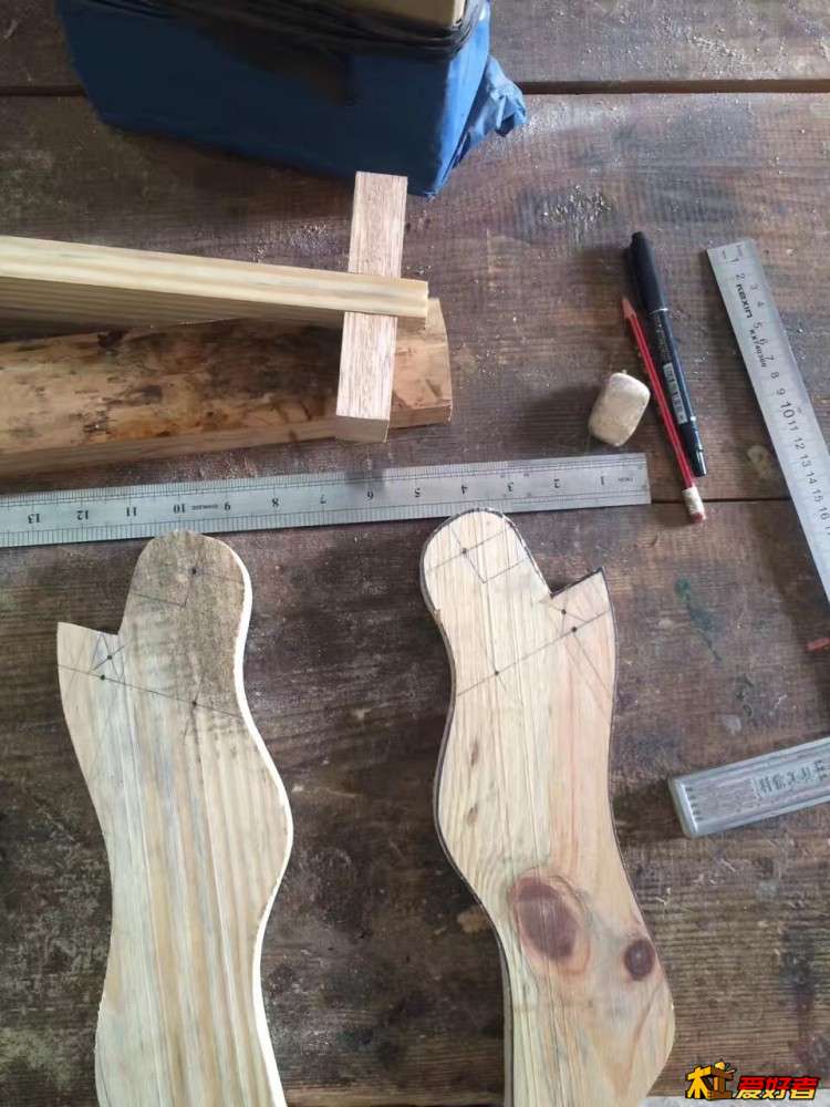 定位开孔，准备安装拉板螺丝