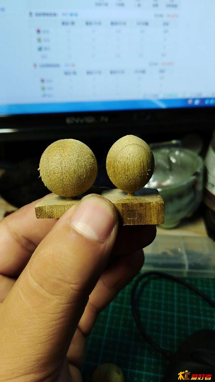 左边今天车的，右边昨天车的
