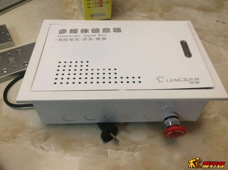 控制箱改装后续准备上屏蔽线加4芯航空插座