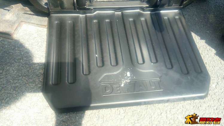 底板logo特别漂亮...不过这玩意太贴地了