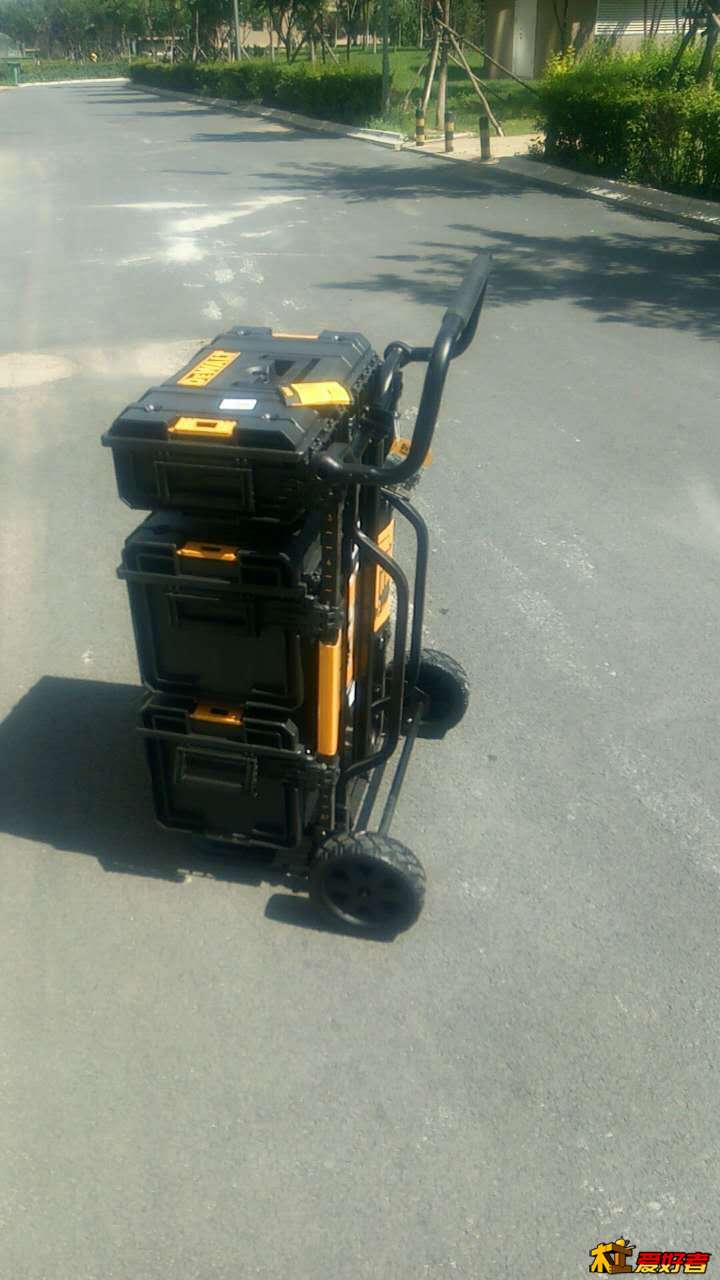 还是那句话...底板太贴地了 我估计有点坑洼的地方够呛能过去 还是适合平面转运