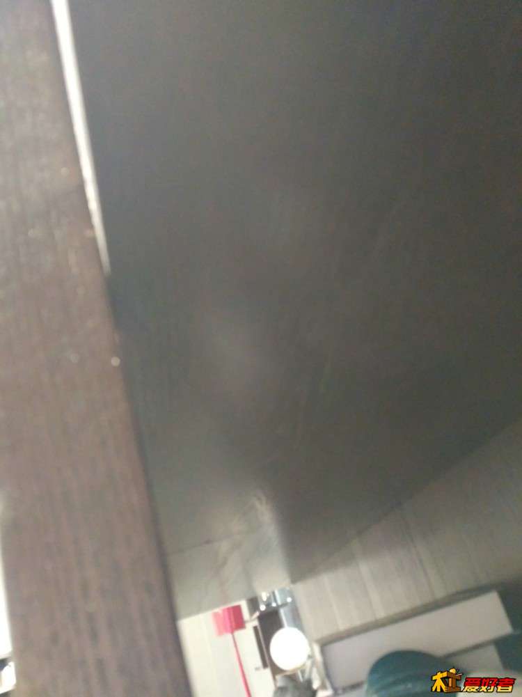 层板下方