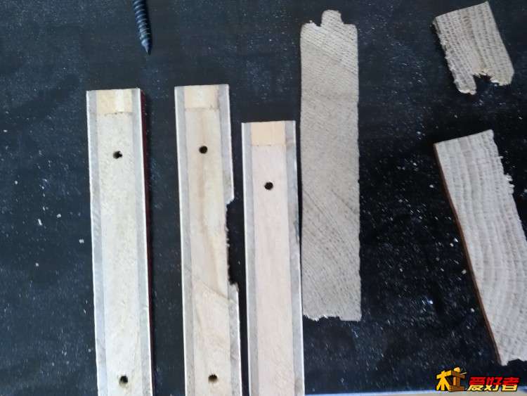 左边是大芯免漆板切片，右边是实木地板切片