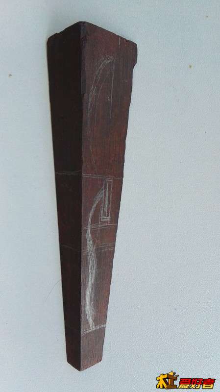 就是用这个小边角做的，大头那边做了这个蝉，小头那边做了个下面的小如意