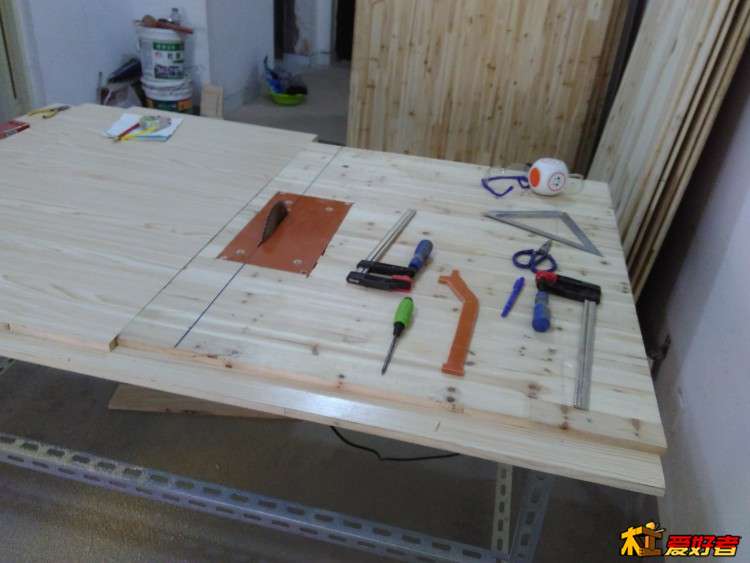 这是自己装的倒装电圆锯，不好看勿怪。