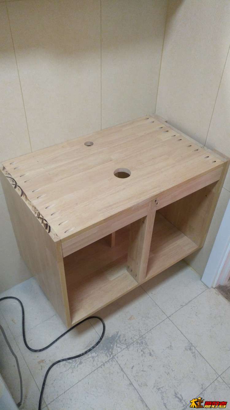 装上洗手池柜体.jpg