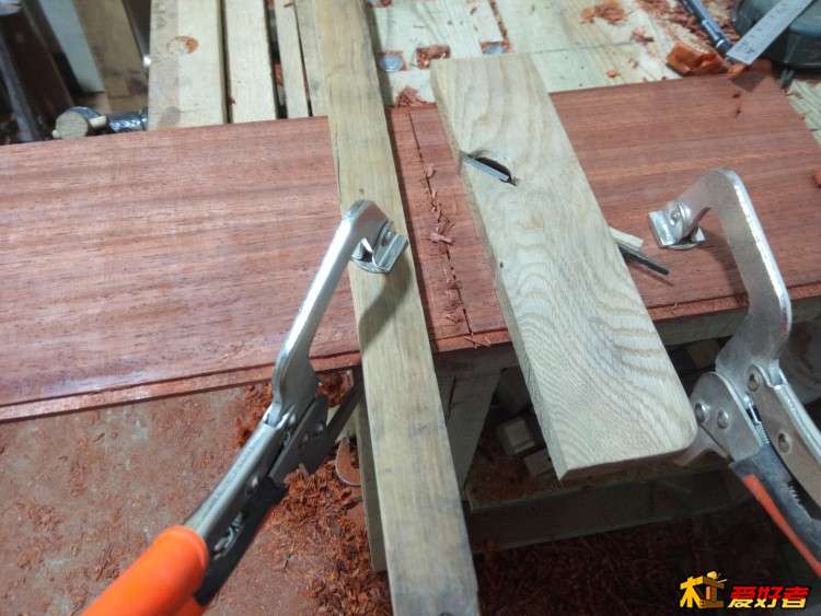 这个单线是自己作的，1公分宽，用来清理穿带槽底，又快又平
