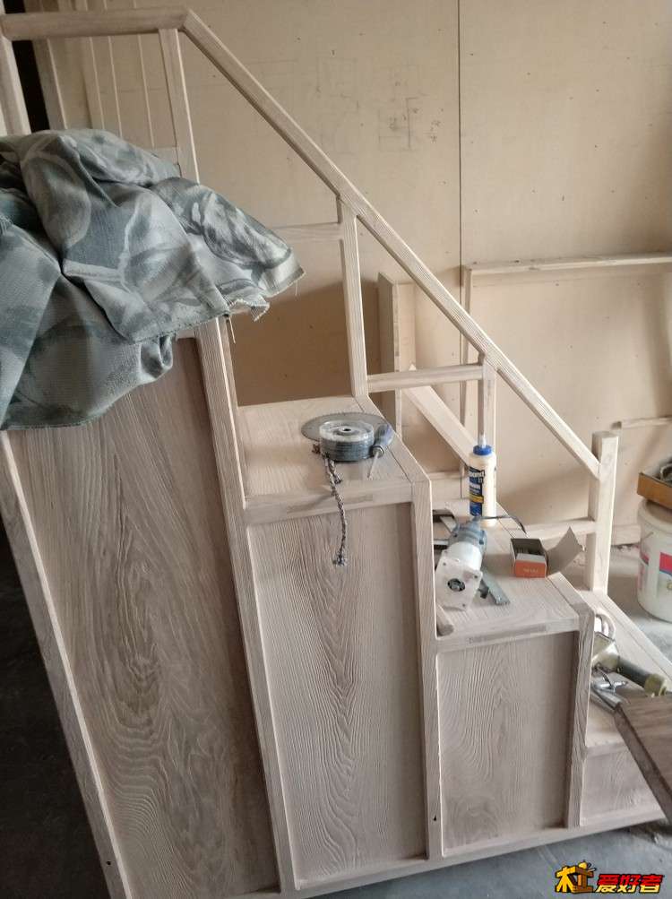 高低床楼梯