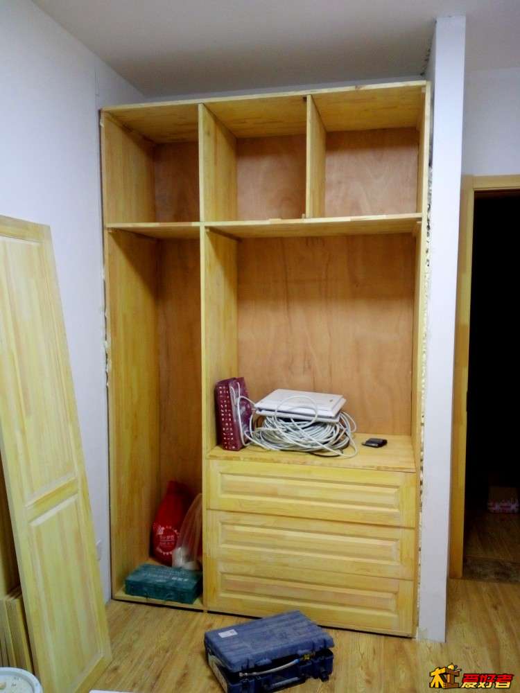 次卧衣橱安装中