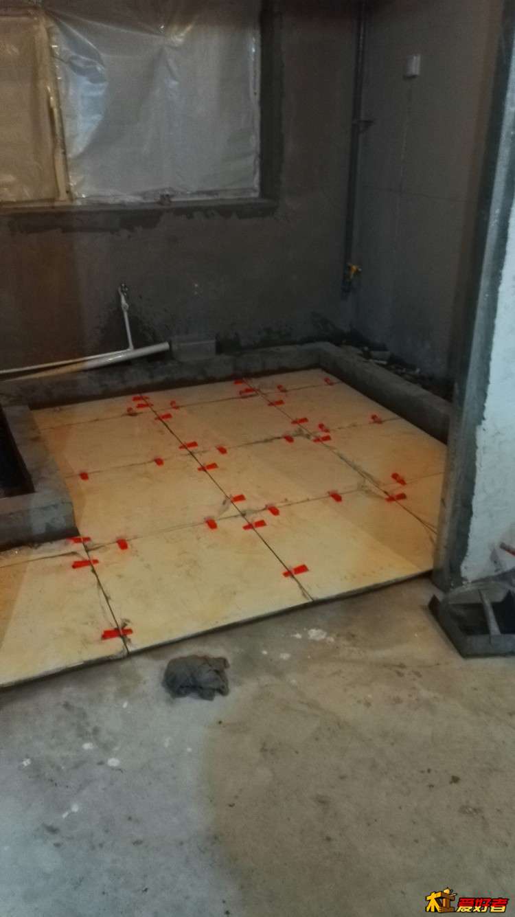 还是厨房地面的