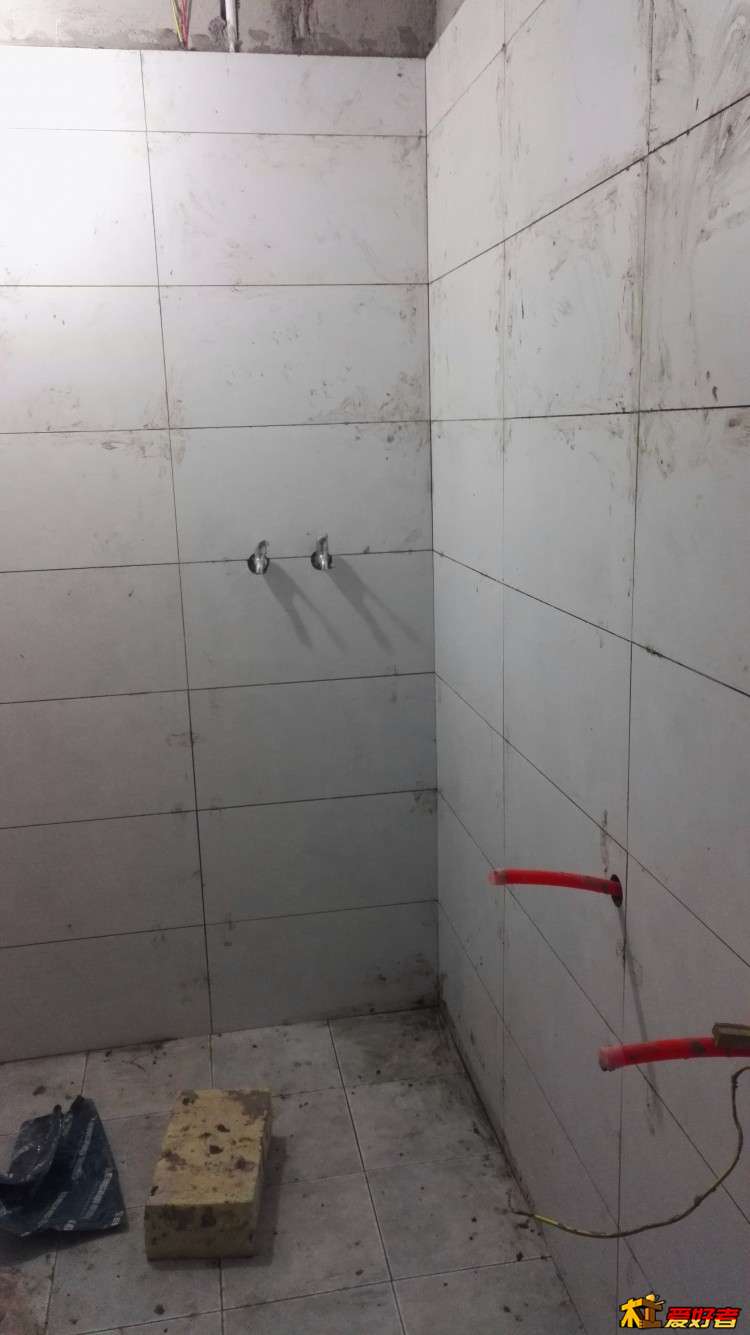 诸位的铺装也快结束了，一个人干很慢的