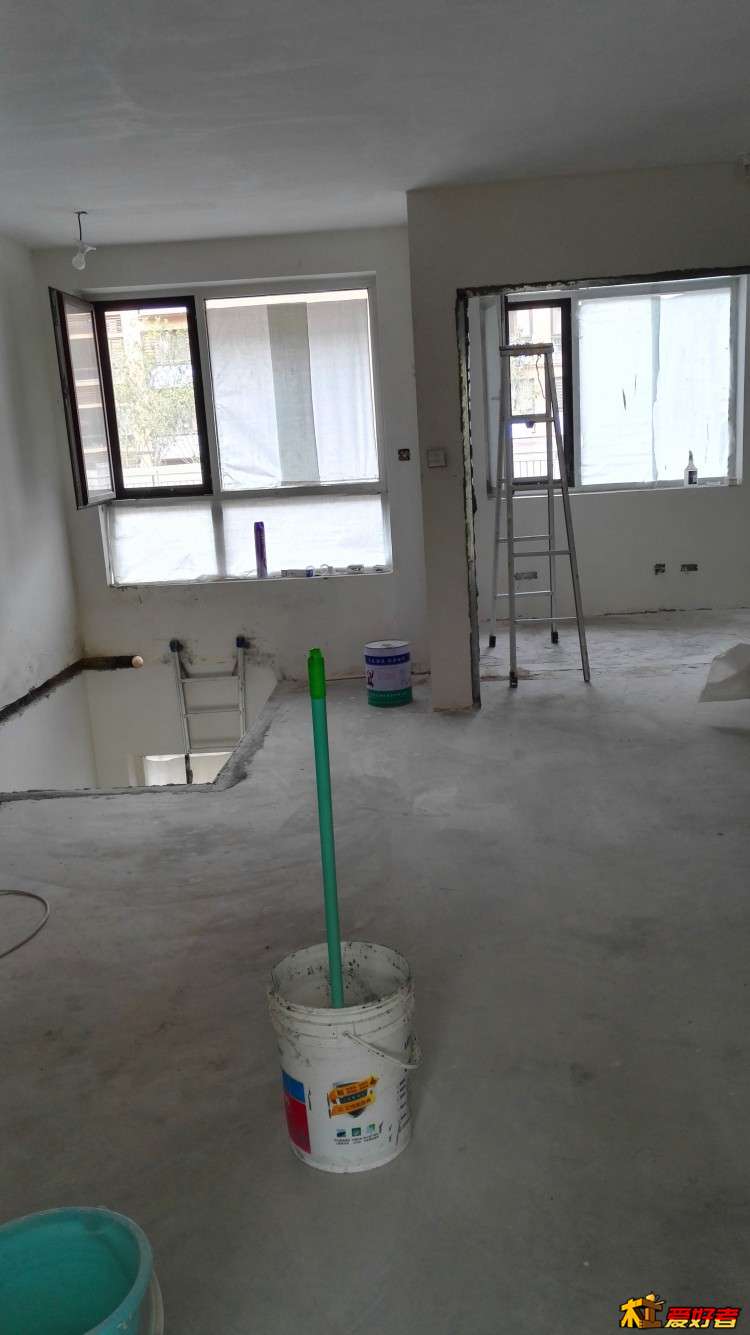 清扫地面，防尘中