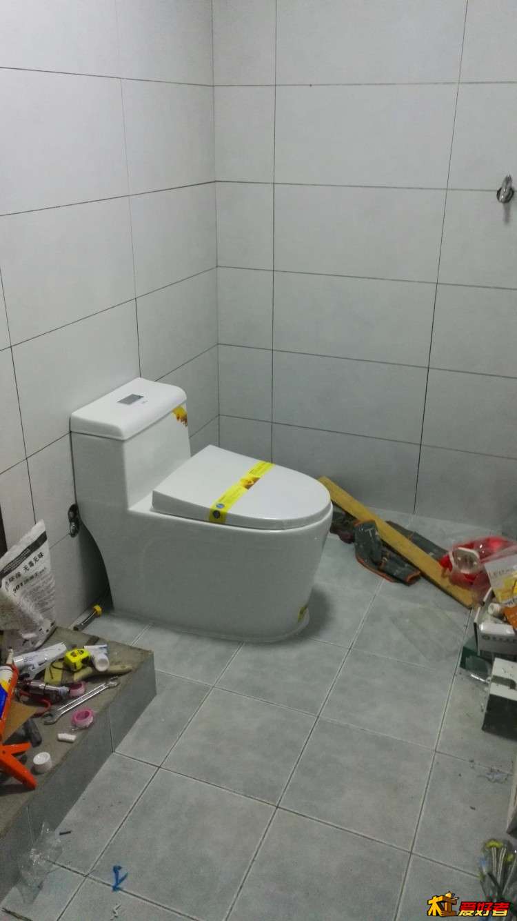 楼上主卫的座桶安装结束