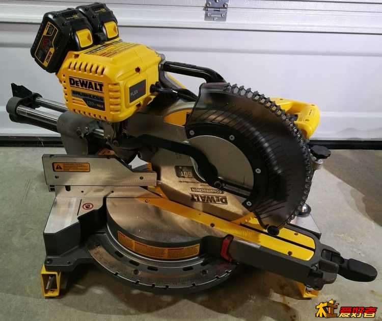 DeWalt-FlexVolt-Miter-Saw-Review-09.jpg