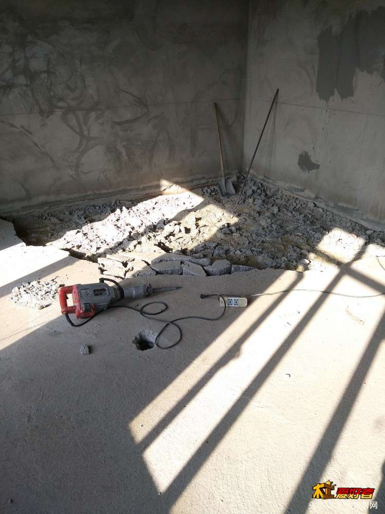 凿地板1.jpg