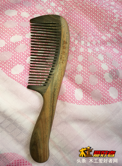 这是仿制的对象，老实说差距还很大，必定人家是机器做的，比较规矩！！！