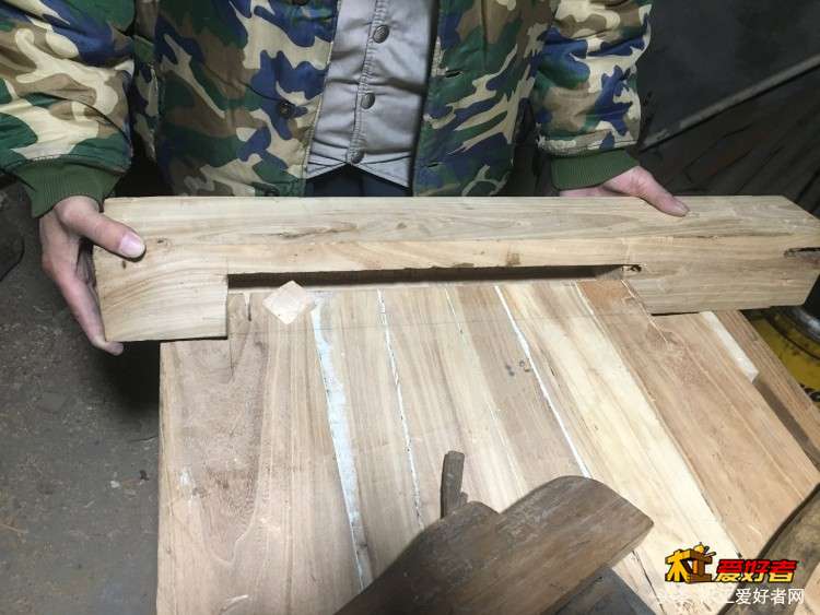 铁翰堂木工桌制作流程图(3封边处理） (2).JPG